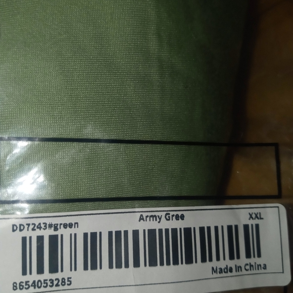 Tshirt- army green " Yellowstone" XXL  NWT - Picture 5 of 7